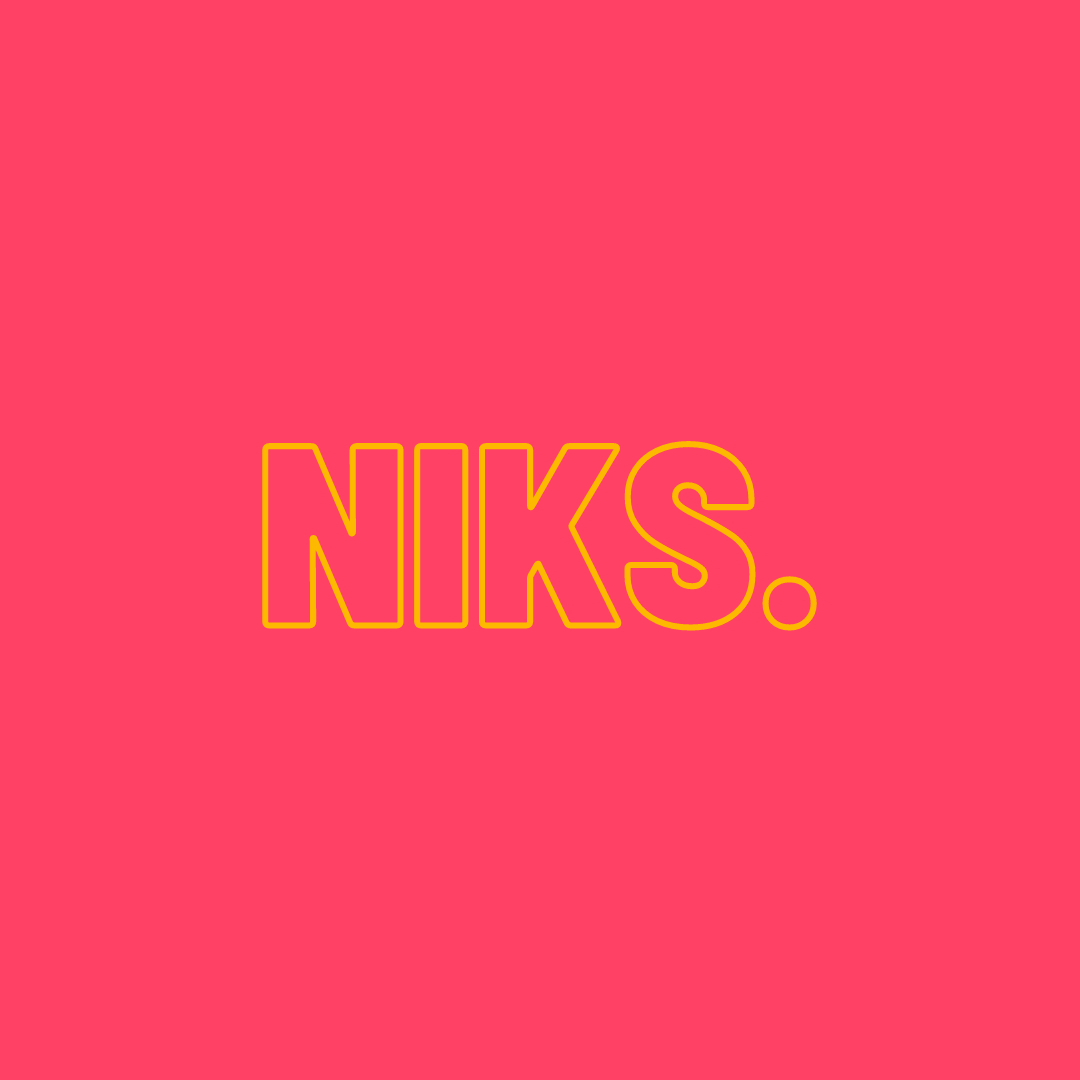 Het woord Niks in geel op roze ondergrond